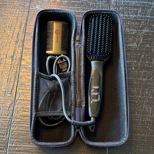 Beard Heated Grooming Brush by Akram